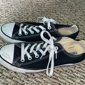 Low top black converse